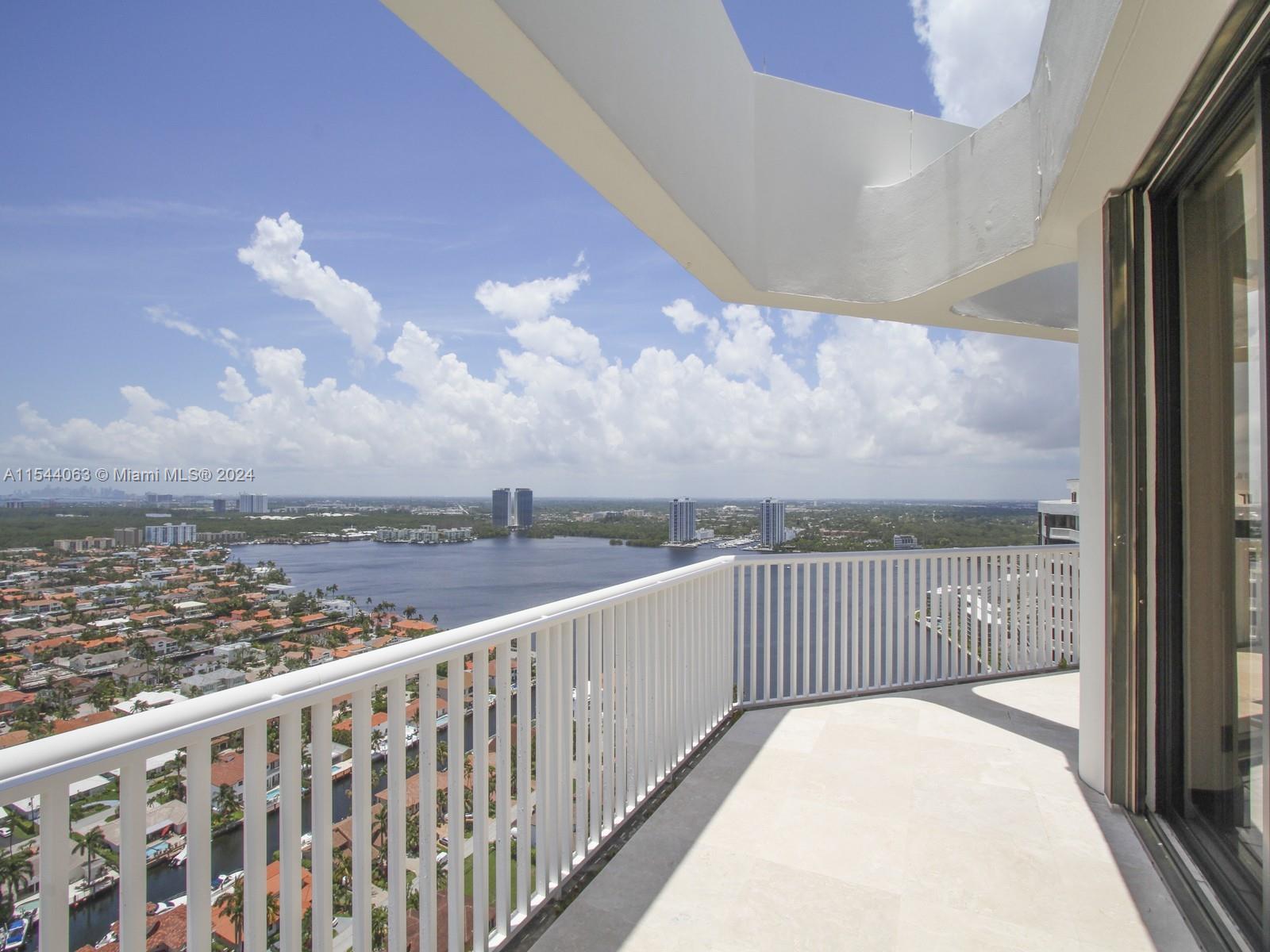 2000 Island Boulevard, Unit PH7 Aventura, FL 33160 - Photo 37 of 44