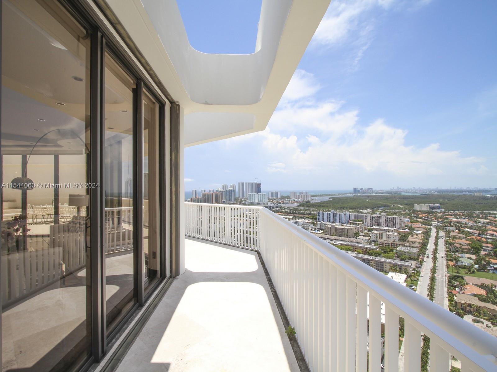 2000 Island Boulevard, Unit PH7 Aventura, FL 33160 - Photo 38 of 44