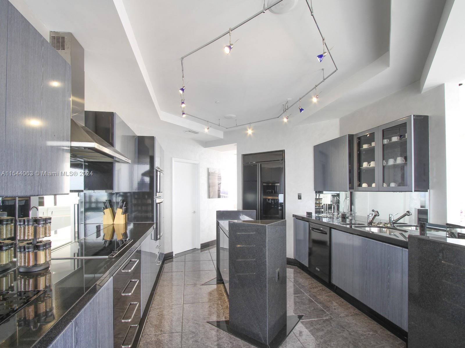 2000 Island Boulevard, Unit PH7 Aventura, FL 33160 - Photo 7 of 44