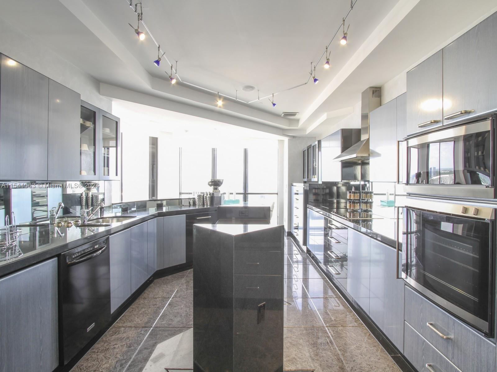 2000 Island Boulevard, Unit PH7 Aventura, FL 33160 - Photo 9 of 44