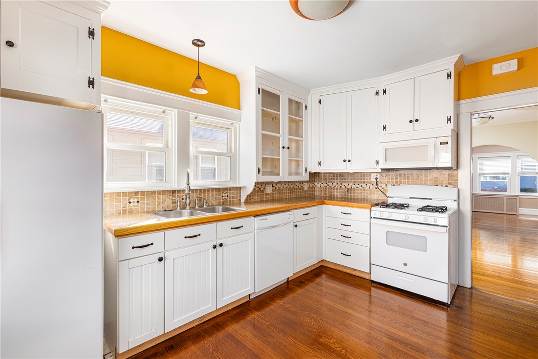 27 Stevens Road Cranston, RI 02910 - Photo 18 of 43