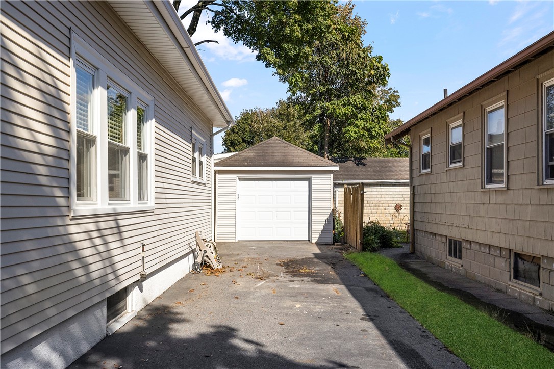 27 Stevens Road Cranston, RI 02910 - Photo 4 of 43