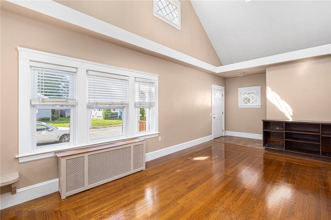 27 Stevens Road Cranston, RI 02910 - Photo 7 of 43