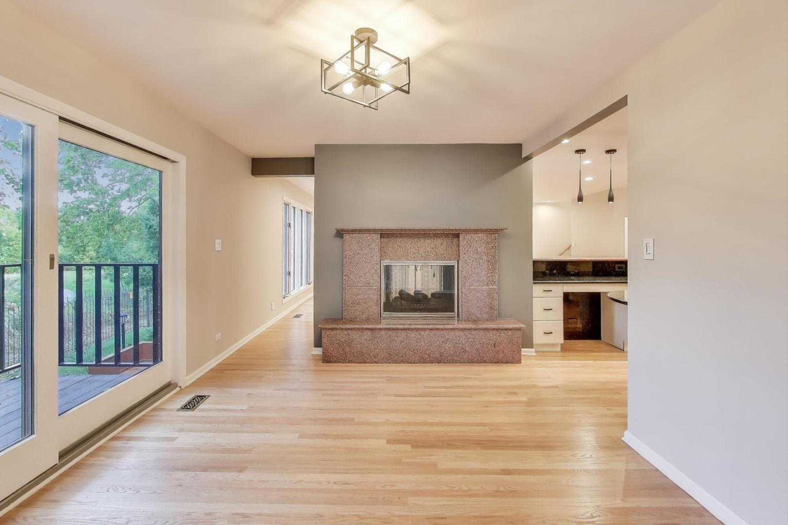 300 Boardwalk Place Park Ridge, IL 60068 - Photo 9 of 52 a view of a livingroom with wooden floor and a ceiling fan