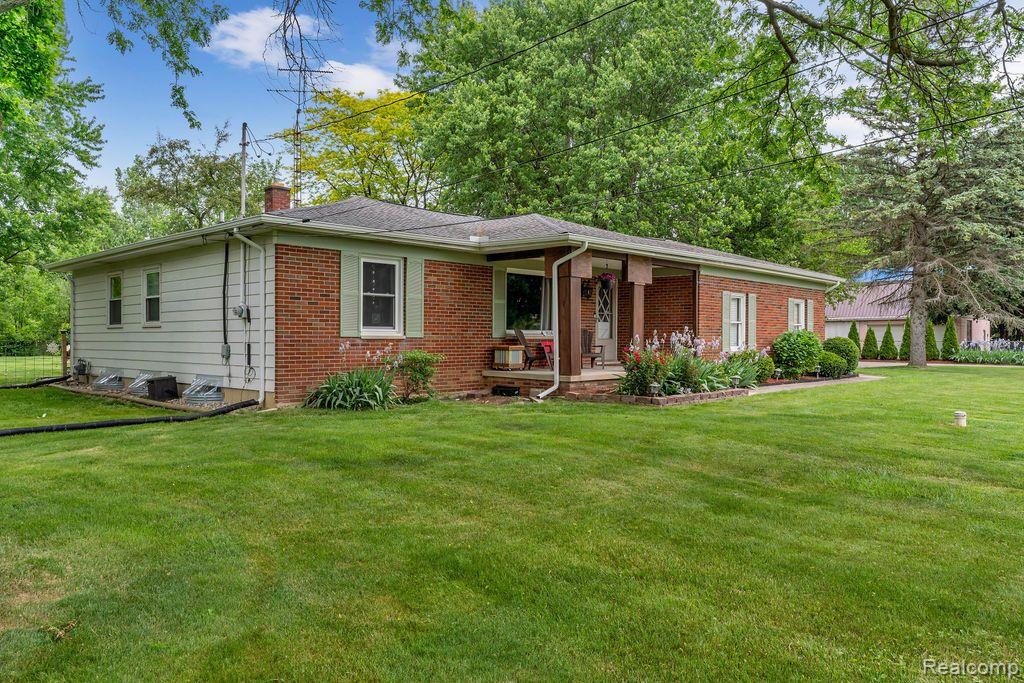 3124 West Hill Road Flint, MI 48507 - Photo 3 of 35