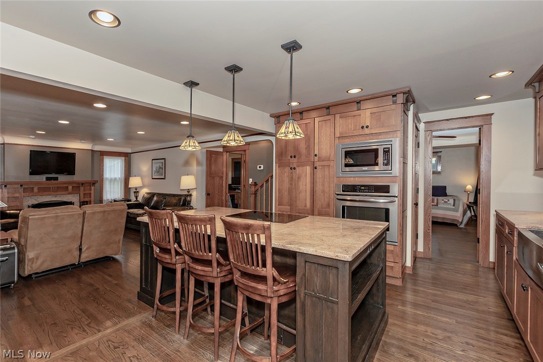 1251 Dorsh Road Cleveland, OH 44121 - Photo 8 of 24