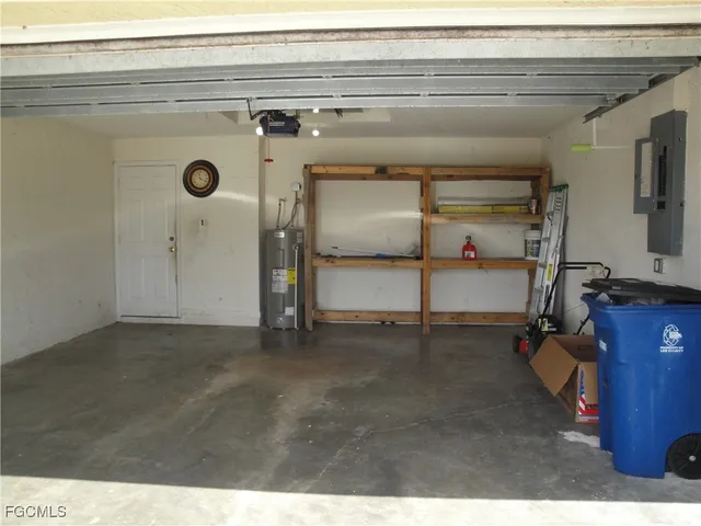 a view of a livingroom with closet