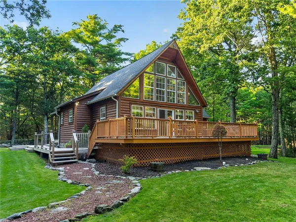 $429,000 | 108 Resers Way, Dingmans Ferry, PA 18328