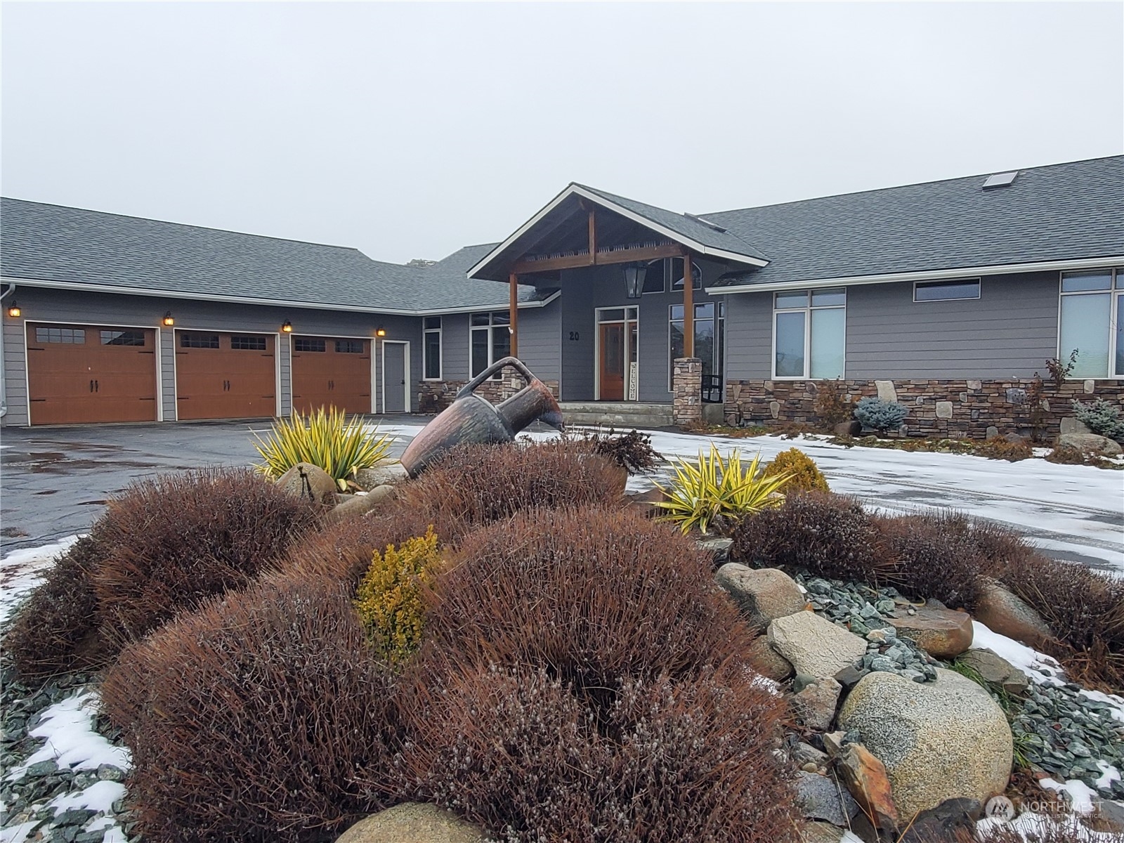 20 Blue Heron Lane Riverside, WA 98849 - Photo 1 of 40 a front view of a house with garden