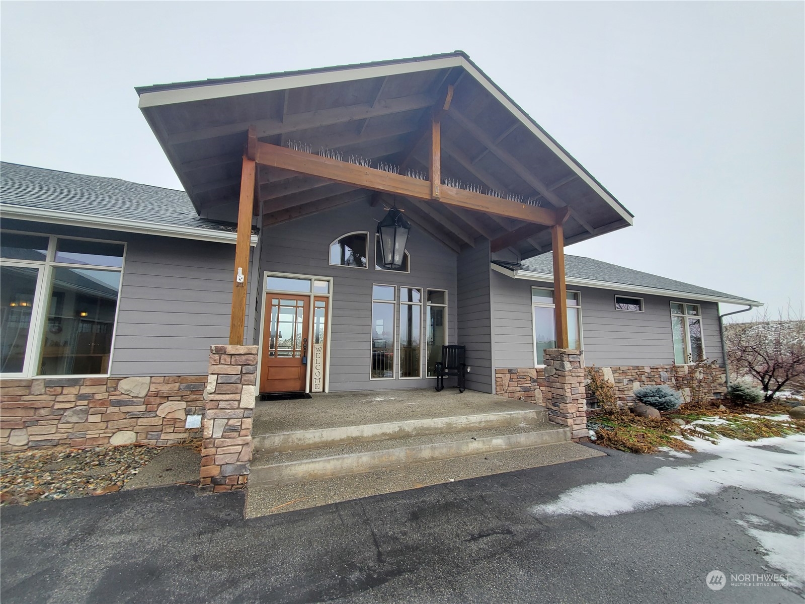 20 Blue Heron Lane Riverside, WA 98849 - Photo 19 of 40 a view of a house with a patio