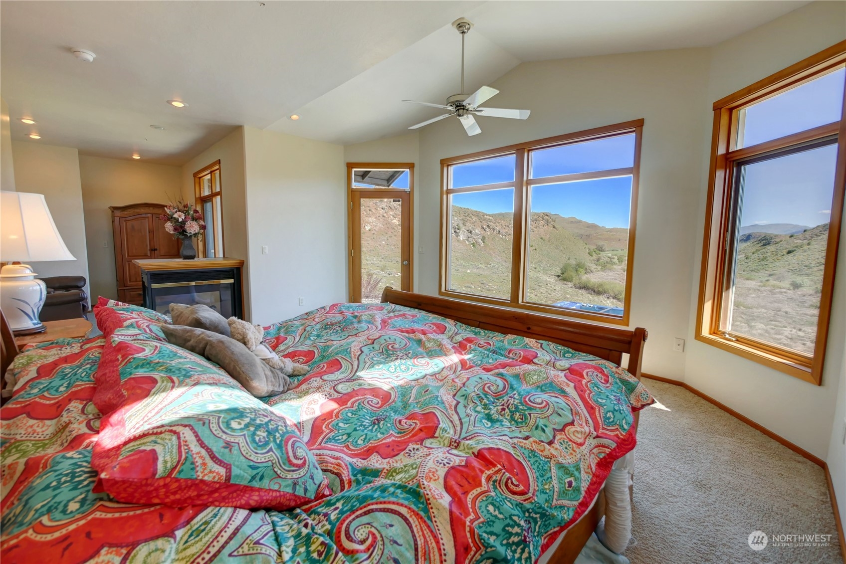 20 Blue Heron Lane Riverside, WA 98849 - Photo 24 of 40 a bedroom with bed and a window