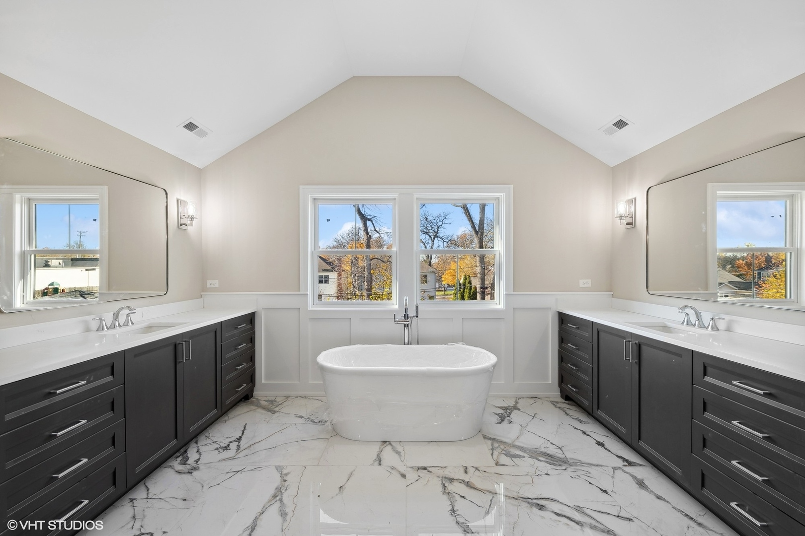 648 Saylor Avenue Elmhurst, IL 60126 - Photo 18 of 27 a spacious bathroom with a double vanity sink a mirror and a bathtub