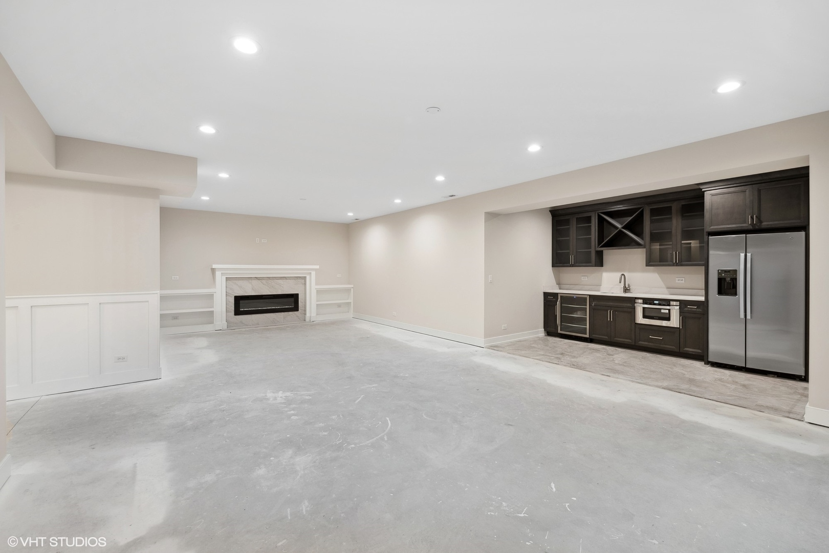 648 Saylor Avenue Elmhurst, IL 60126 - Photo 26 of 27 a view of kitchen with refrigerator and microwave