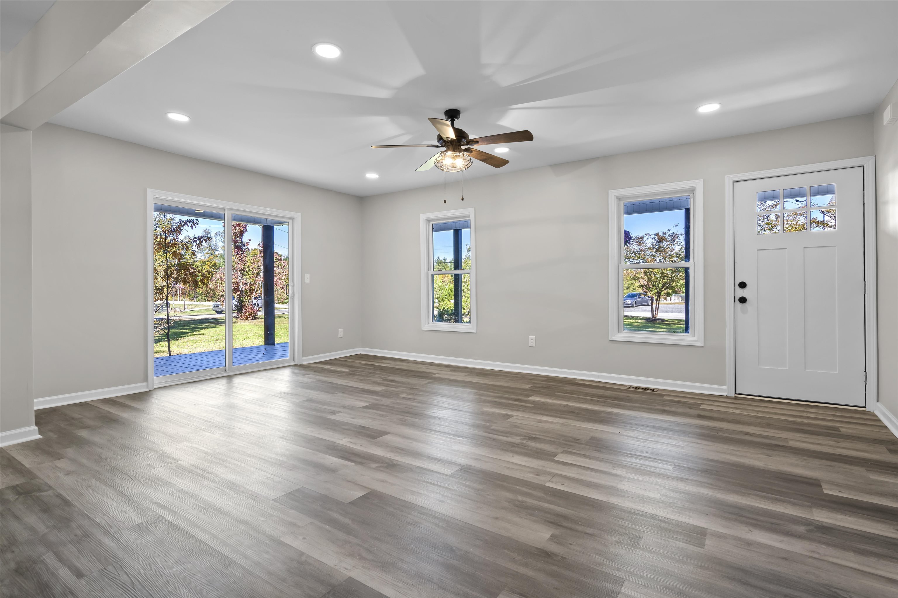 8639 Parris Bridge Road Chesnee, SC 29323 - Photo 3 of 32 Living Room