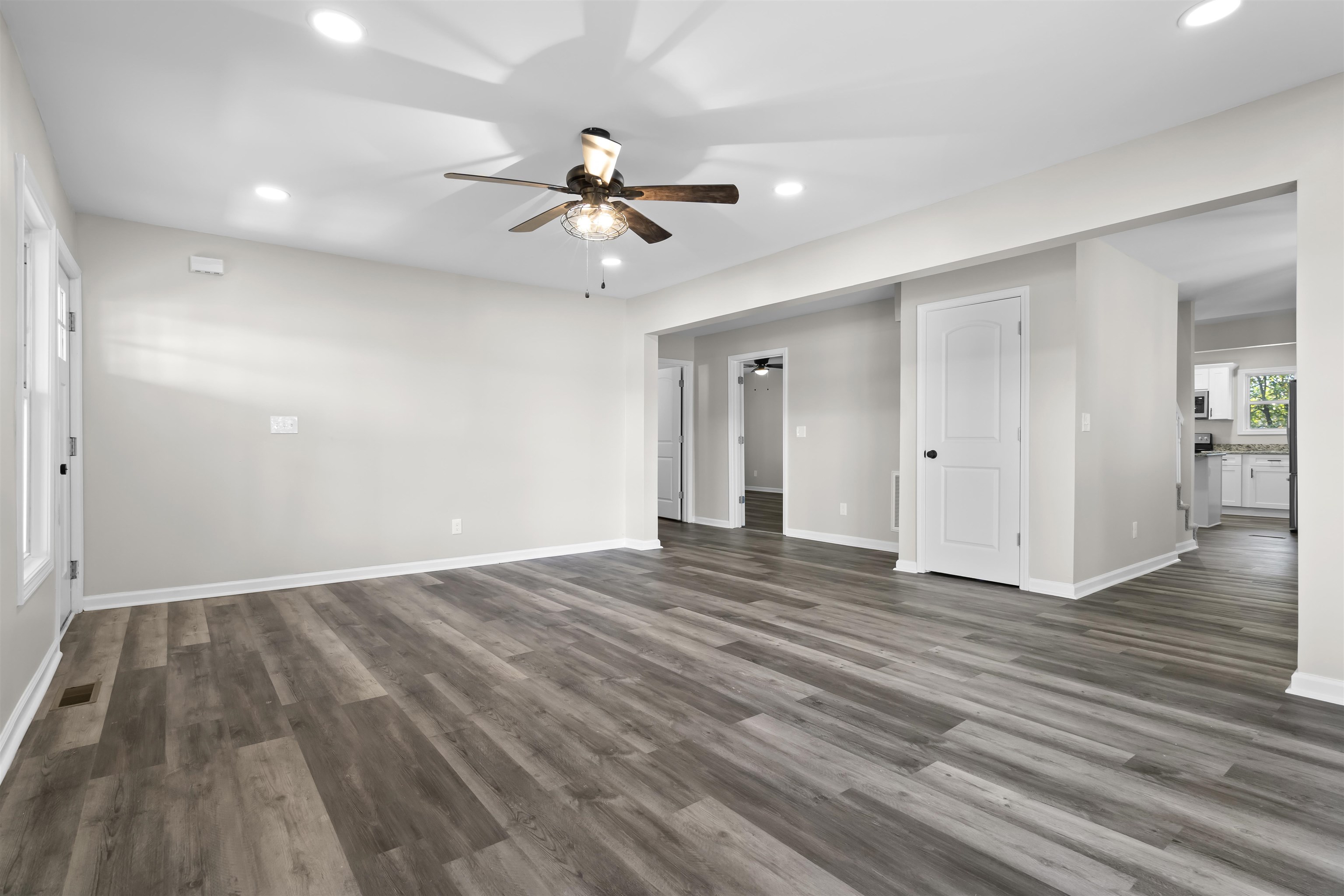 8639 Parris Bridge Road Chesnee, SC 29323 - Photo 10 of 32 Living Room