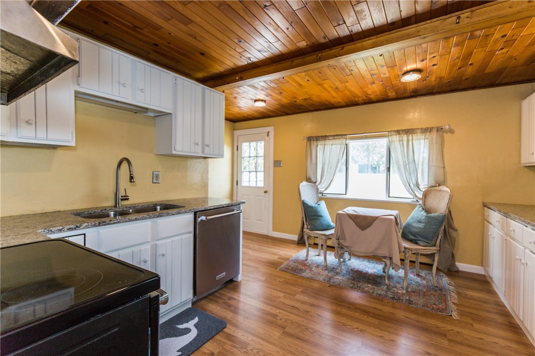 86 Community Road Warwick, RI 02889 - Photo 13 of 34 Spacious eat-in kitchen.