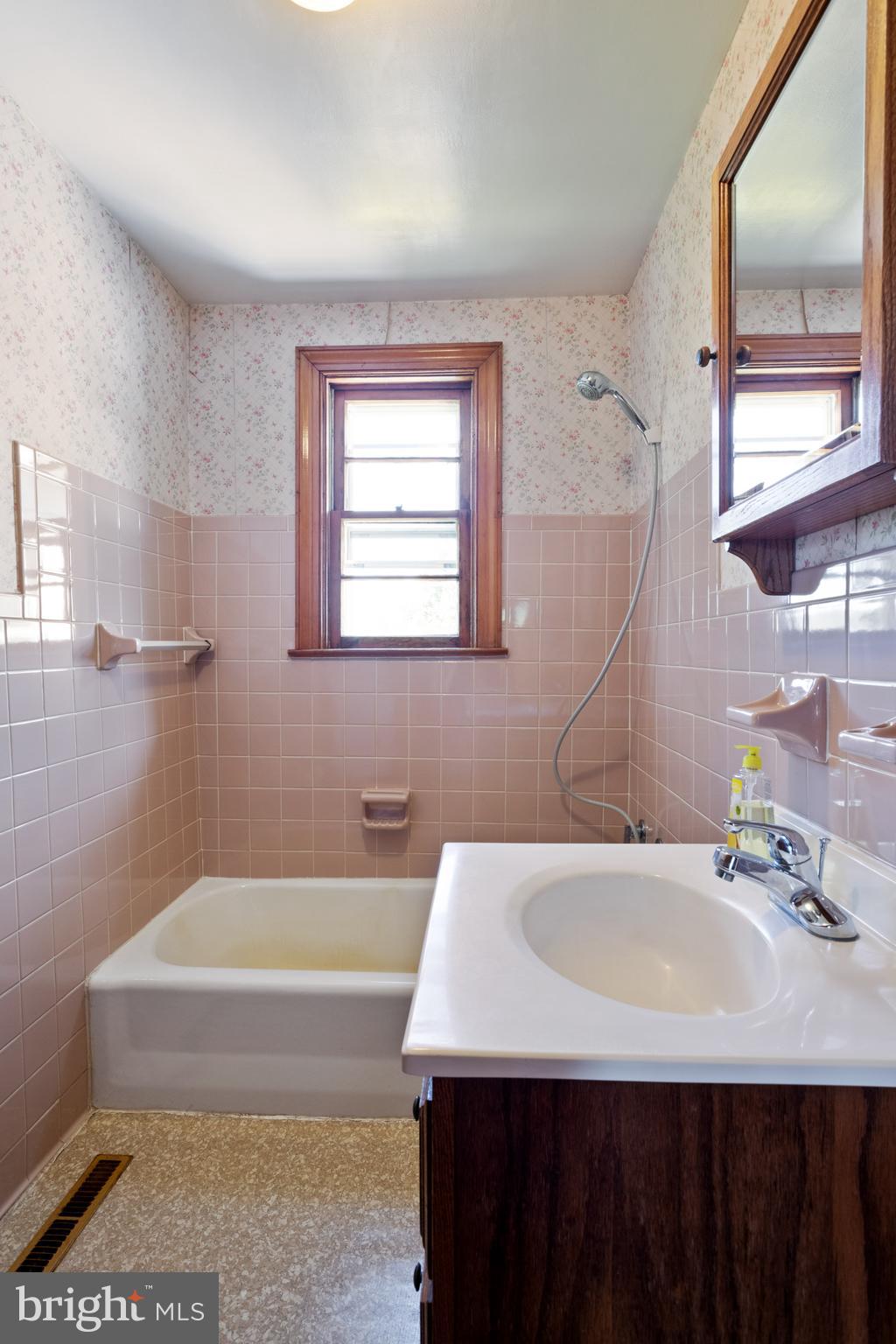 20292 Camp Road Culpeper, VA 22701 - Photo 20 of 42 Bathroom