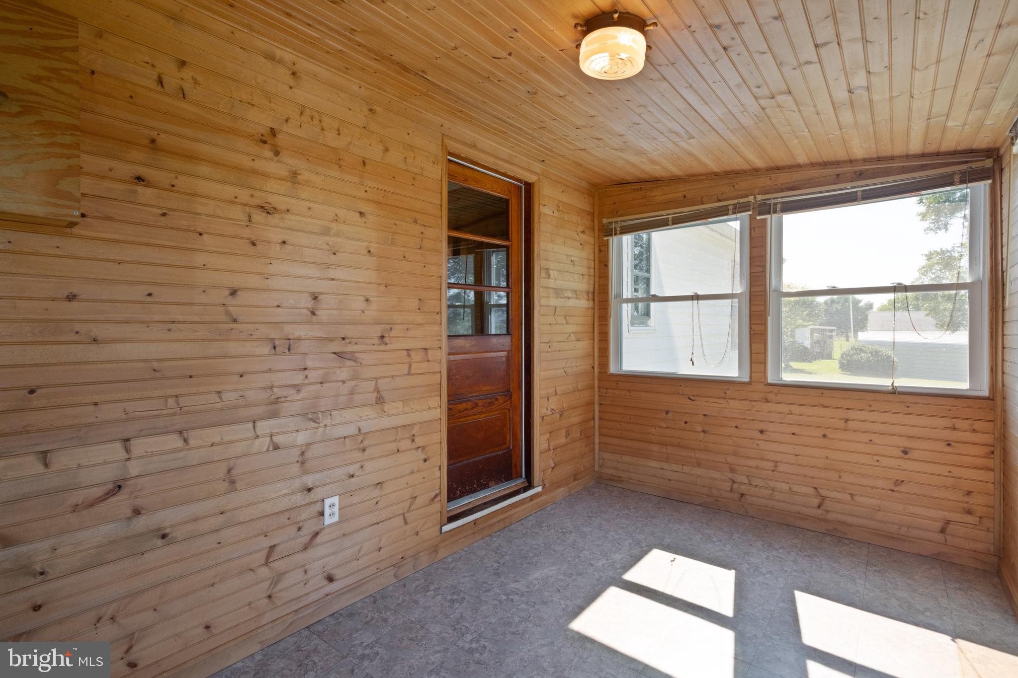 20292 Camp Road Culpeper, VA 22701 - Photo 22 of 42 Sunroom