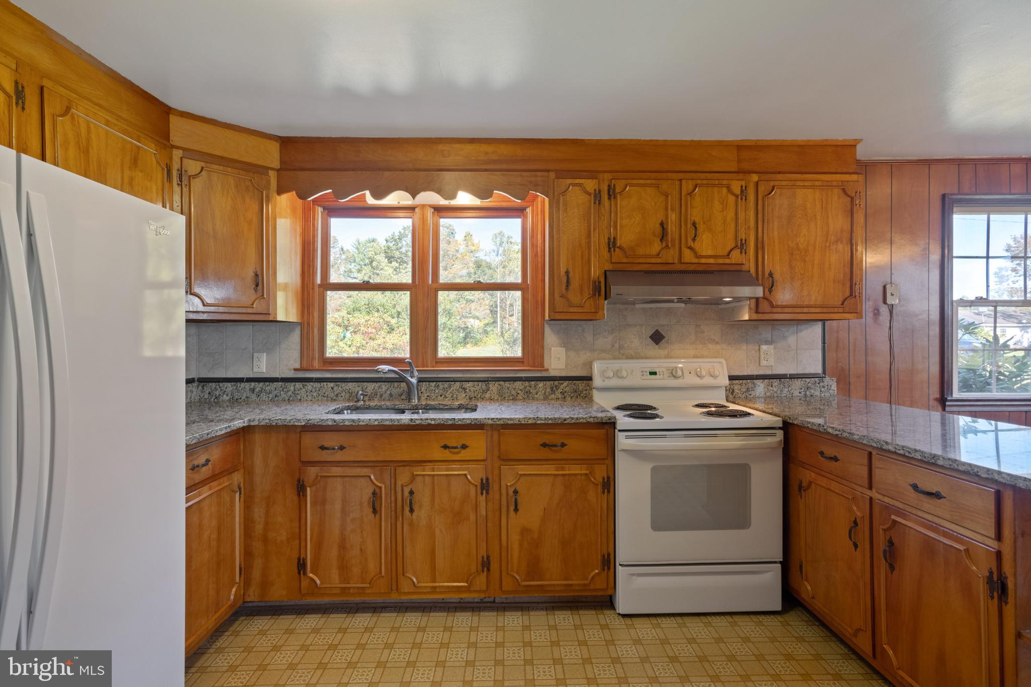 20292 Camp Road Culpeper, VA 22701 - Photo 10 of 42 Kitchen with granite