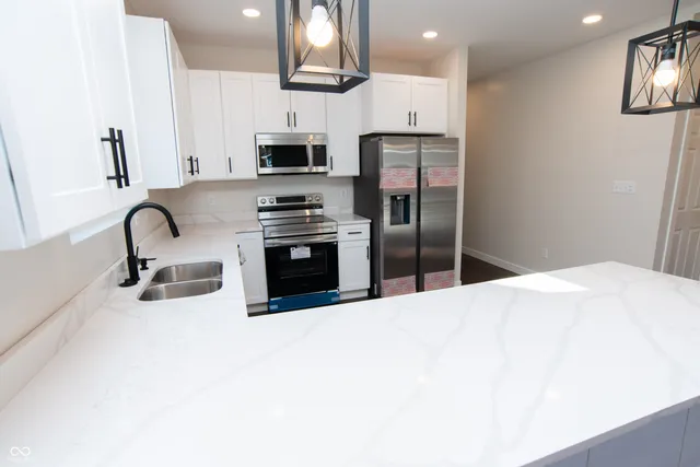 $2,450 | 3226 Keystone Lakes Way, Indianapolis, IN 46237