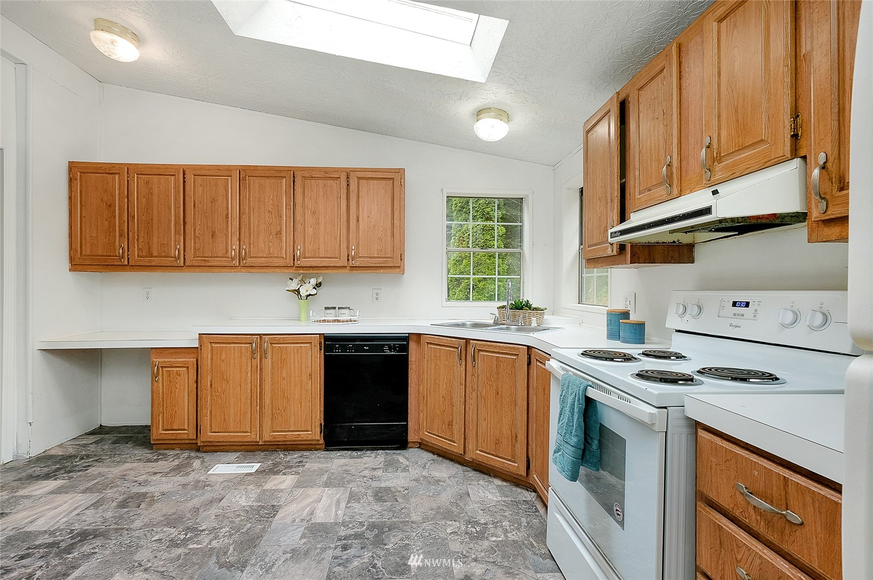 6775 Southeast Mullenix Road Port Orchard, WA 98367 - Photo 12 of 40 Gallery Image 12