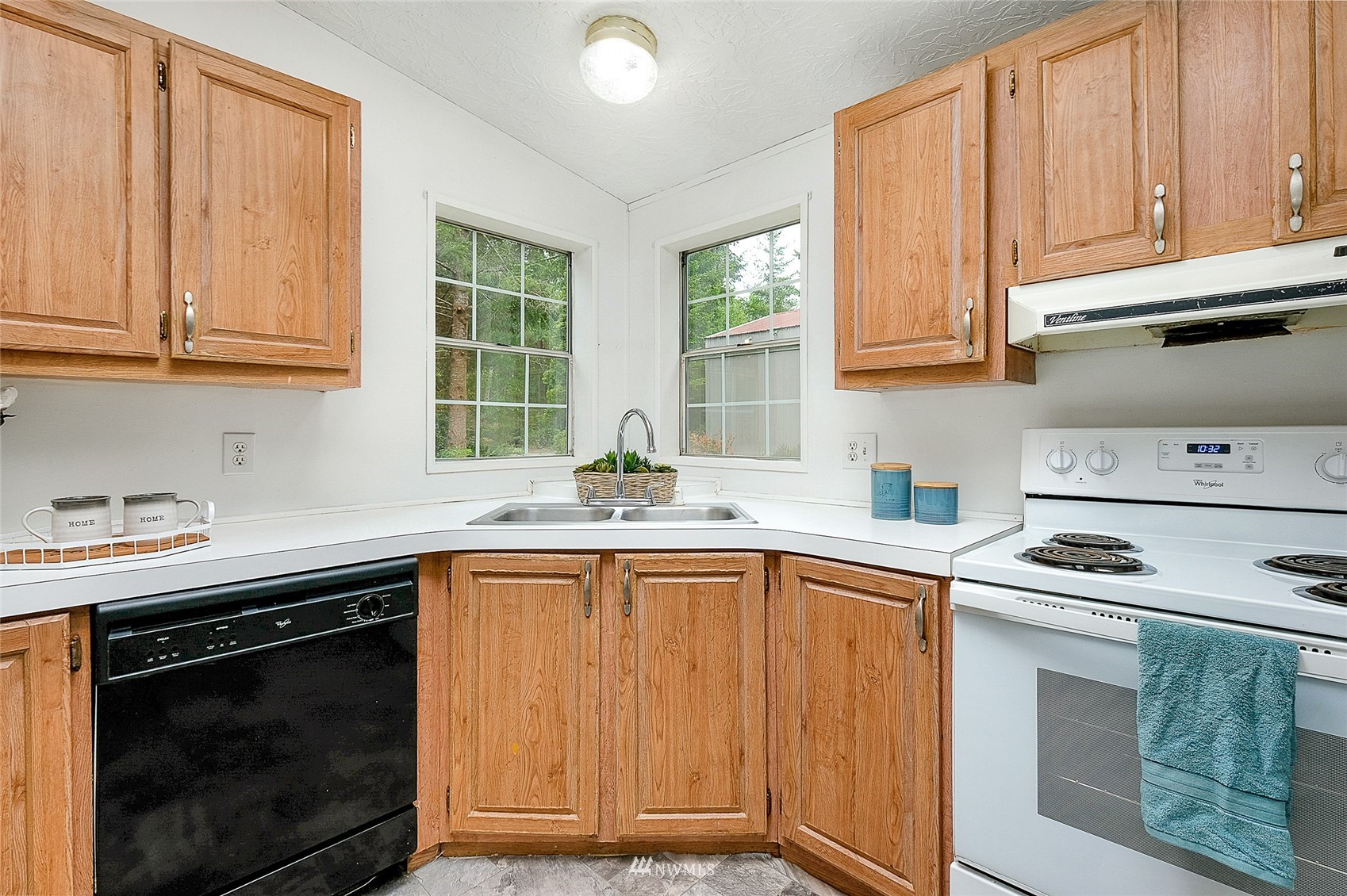 6775 Southeast Mullenix Road Port Orchard, WA 98367 - Photo 15 of 40 Gallery Image 15