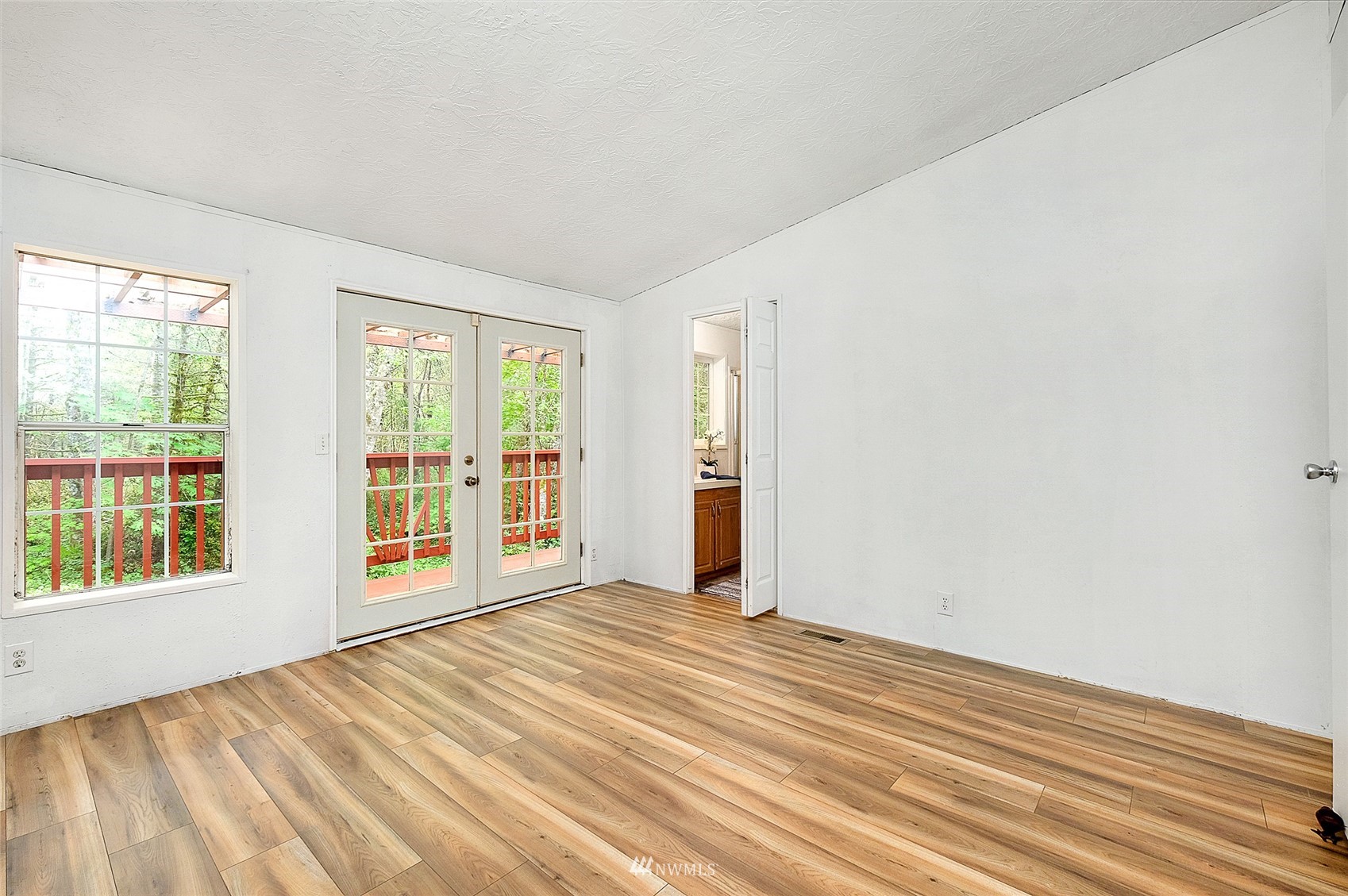6775 Southeast Mullenix Road Port Orchard, WA 98367 - Photo 17 of 40 Gallery Image 17