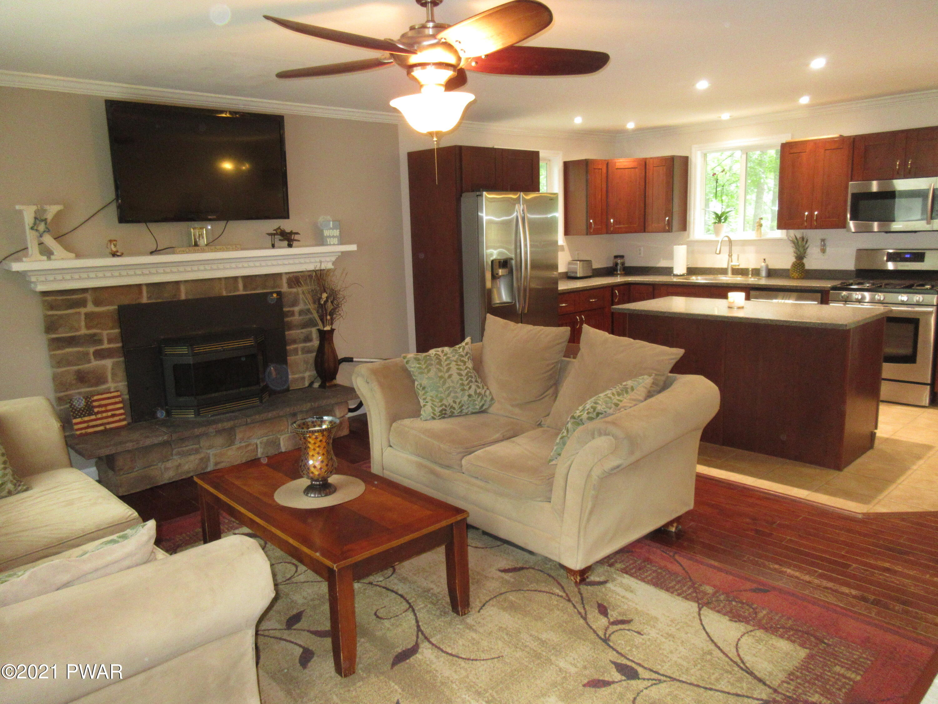 108 Doolan Road Dingmans Ferry, PA 18328 - Photo 4 of 18 Interior