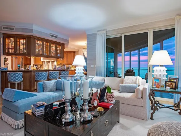 $10,950,000 | 4101 Gulf Shore Boulevard North, Unit 8N, Naples, FL 34103
