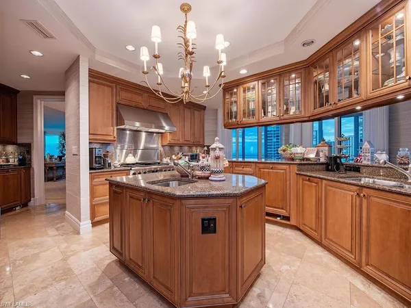 $10,950,000 | 4101 Gulf Shore Boulevard North, Unit 8N, Naples, FL 34103