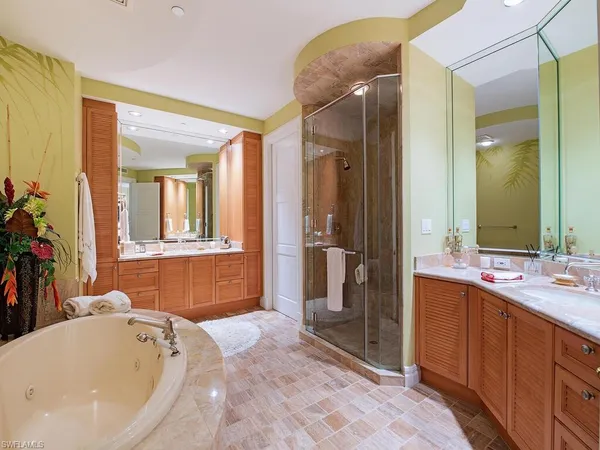 $10,950,000 | 4101 Gulf Shore Boulevard North, Unit 8N, Naples, FL 34103