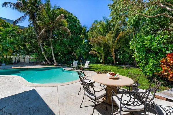$5,250,000 | 346 Gulf Road, Key Biscayne, FL 33149