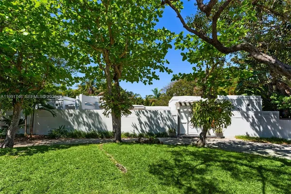 $5,250,000 | 346 Gulf Road, Key Biscayne, FL 33149