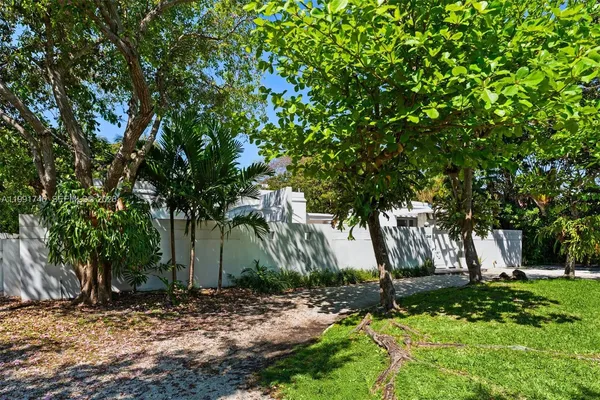 $5,250,000 | 346 Gulf Road, Key Biscayne, FL 33149