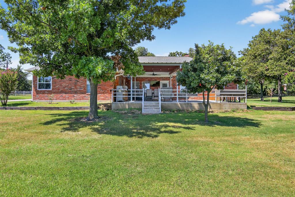 482 Center Hill Road Gainesville, TX 76240 - Photo 20 of 38 a view of a house with a big yard and sitting area