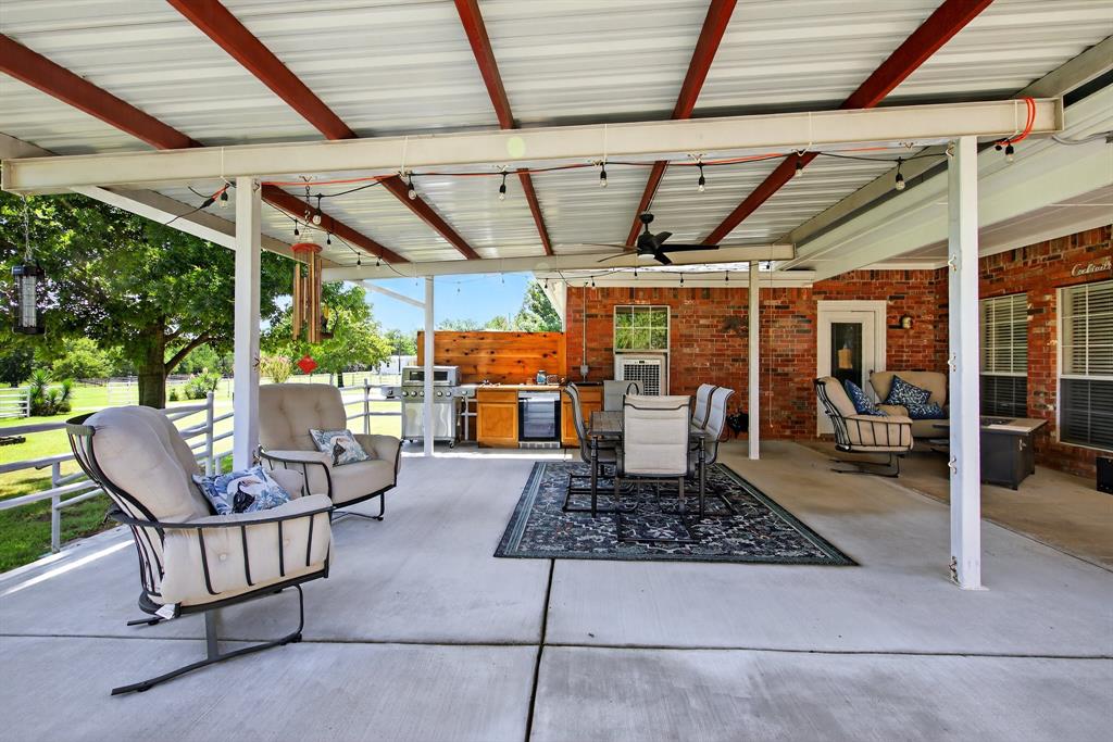 482 Center Hill Road Gainesville, TX 76240 - Photo 21 of 38 a outdoor space with a patio