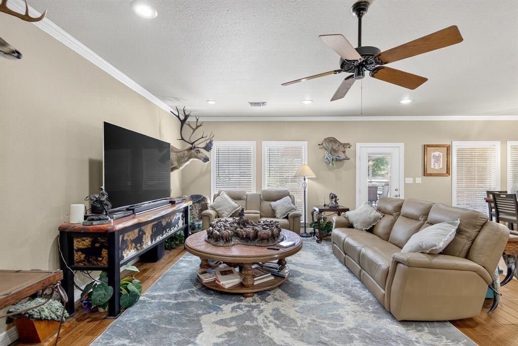 482 Center Hill Road Gainesville, TX 76240 - Photo 5 of 38 a living room with furniture and a flat screen tv