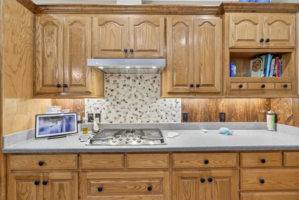 482 Center Hill Road Gainesville, TX 76240 - Photo 9 of 38 a kitchen with granite countertop white cabinets and white appliances