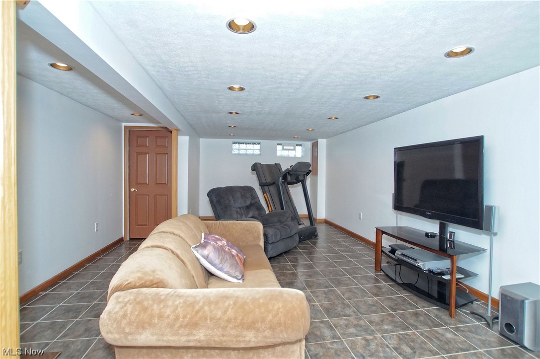 30740 Clarmont Road Willowick, OH 44095 - Photo 19 of 24