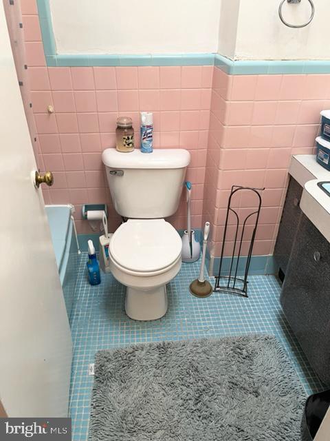 354 East Claremont Road Philadelphia, PA 19120 - Photo 20 of 42 2nd Floor bathroom