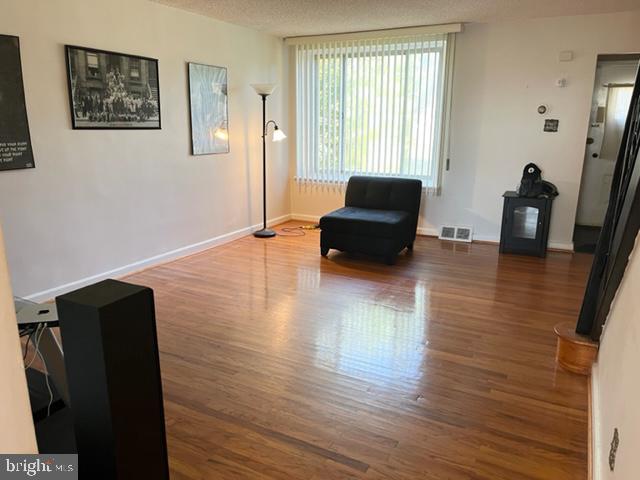 354 East Claremont Road Philadelphia, PA 19120 - Photo 8 of 42 Living Room