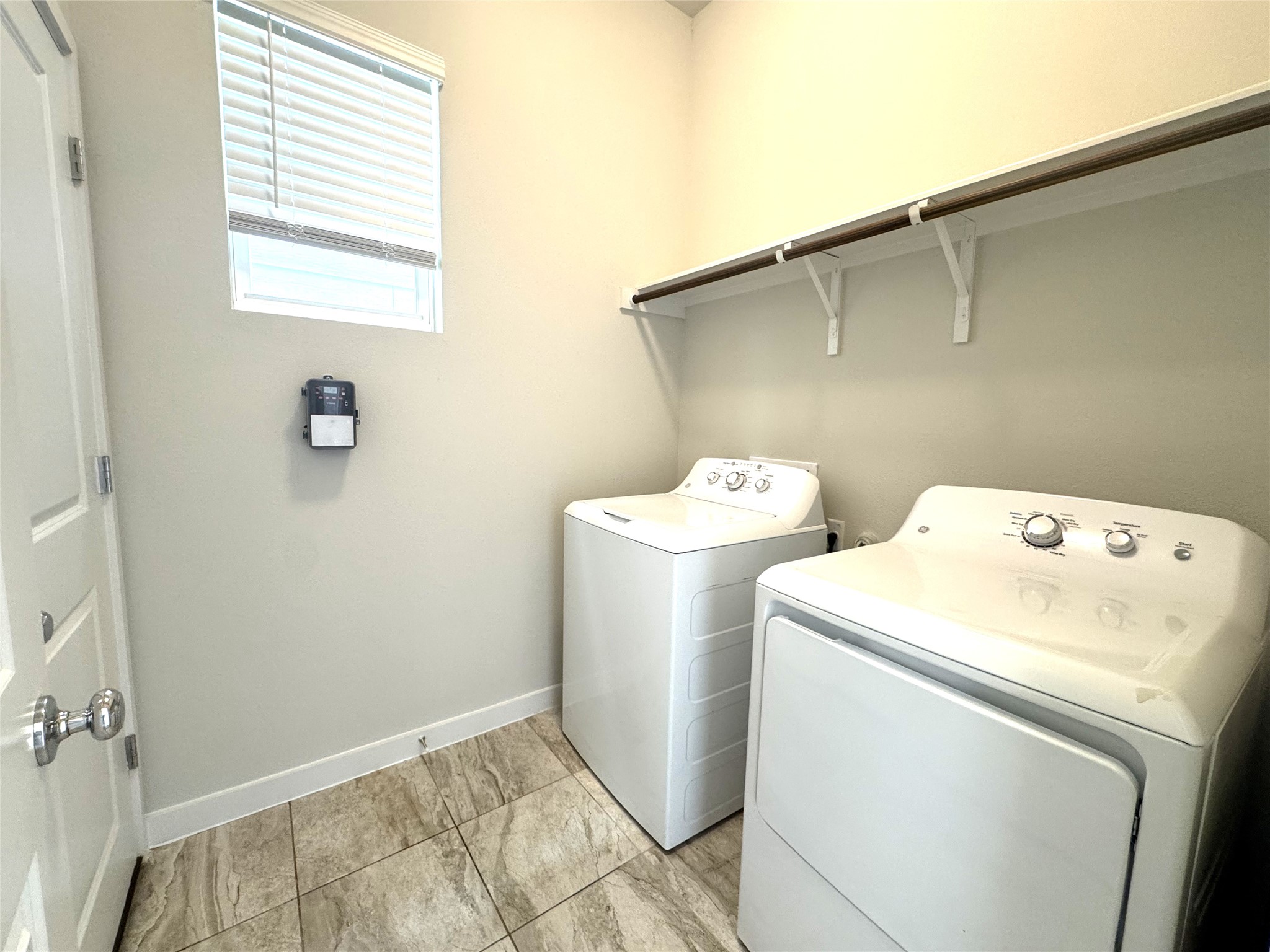 15102 Ryman Road Pflugerville, TX 78660 - Photo 4 of 12 a utility room with dryer and washer