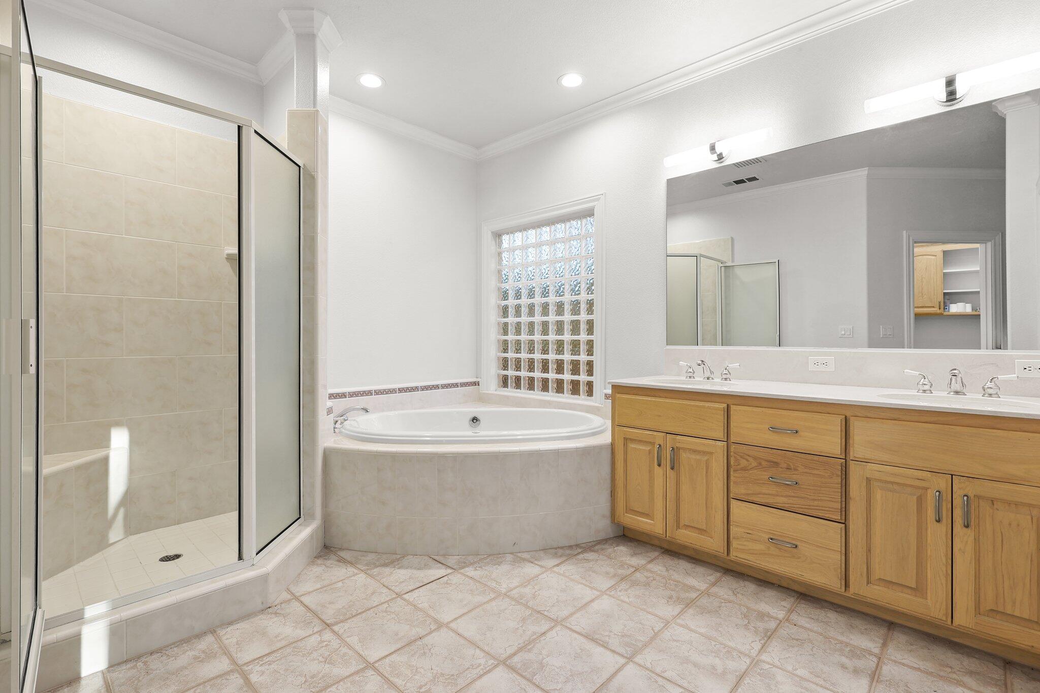 4230 Brittany Drive Redding, CA 96002 - Photo 19 of 44 38-web-or-mls-8Q0A9740