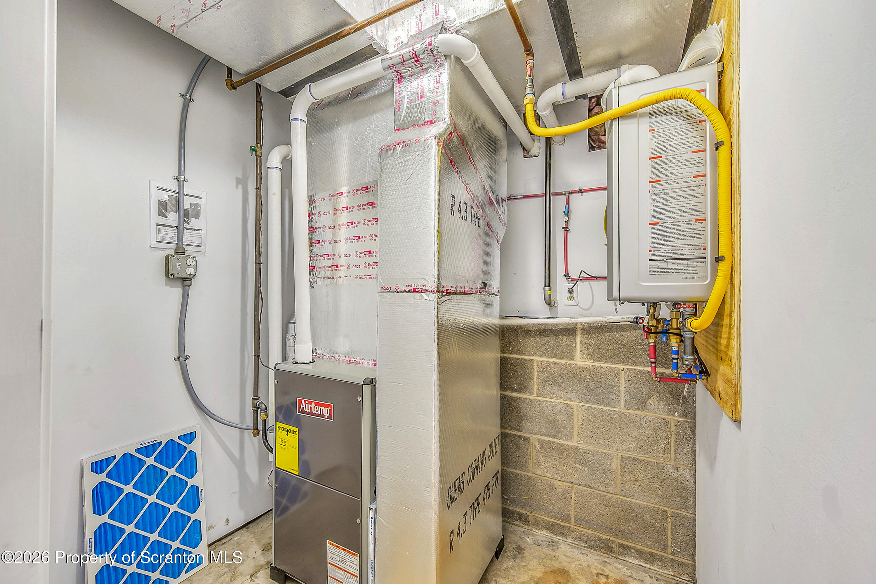 460 Newcomb Road Factoryville, PA 18419 - Photo 37 of 40 a bathroom with a shower