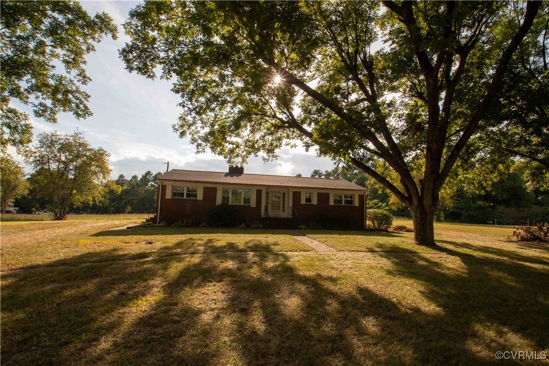 Ranch-style house with a front lawn