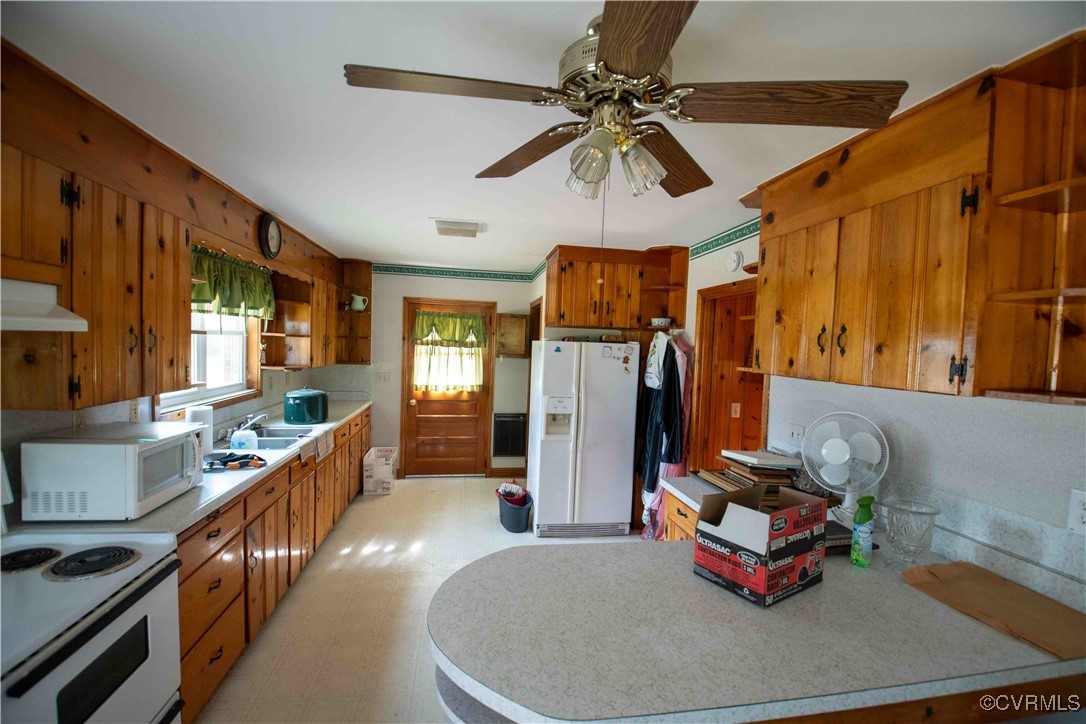 2600 Brunswick Road Blackstone, VA 23824 - Photo 8 of 35 Kitchen with white appliances, sink, and ceiling f