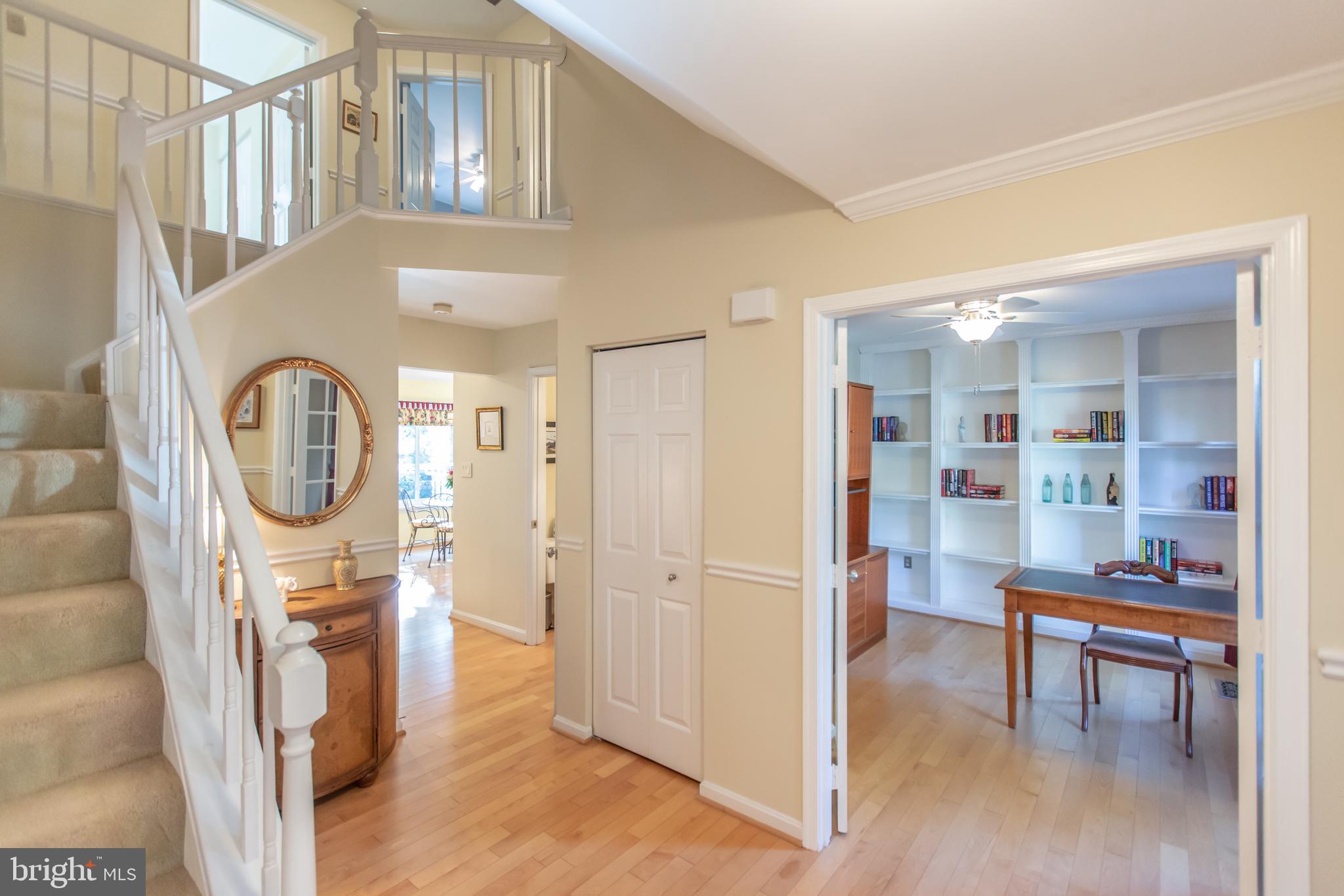 21300 Mirror Ridge Place Sterling, VA 20164 - Photo 3 of 47 Entry Foyer
