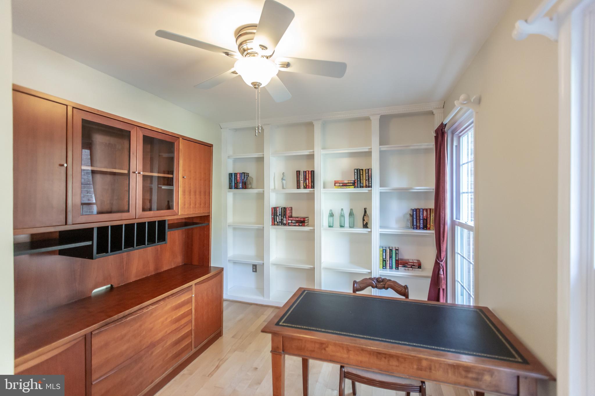 21300 Mirror Ridge Place Sterling, VA 20164 - Photo 5 of 47 Office/Study