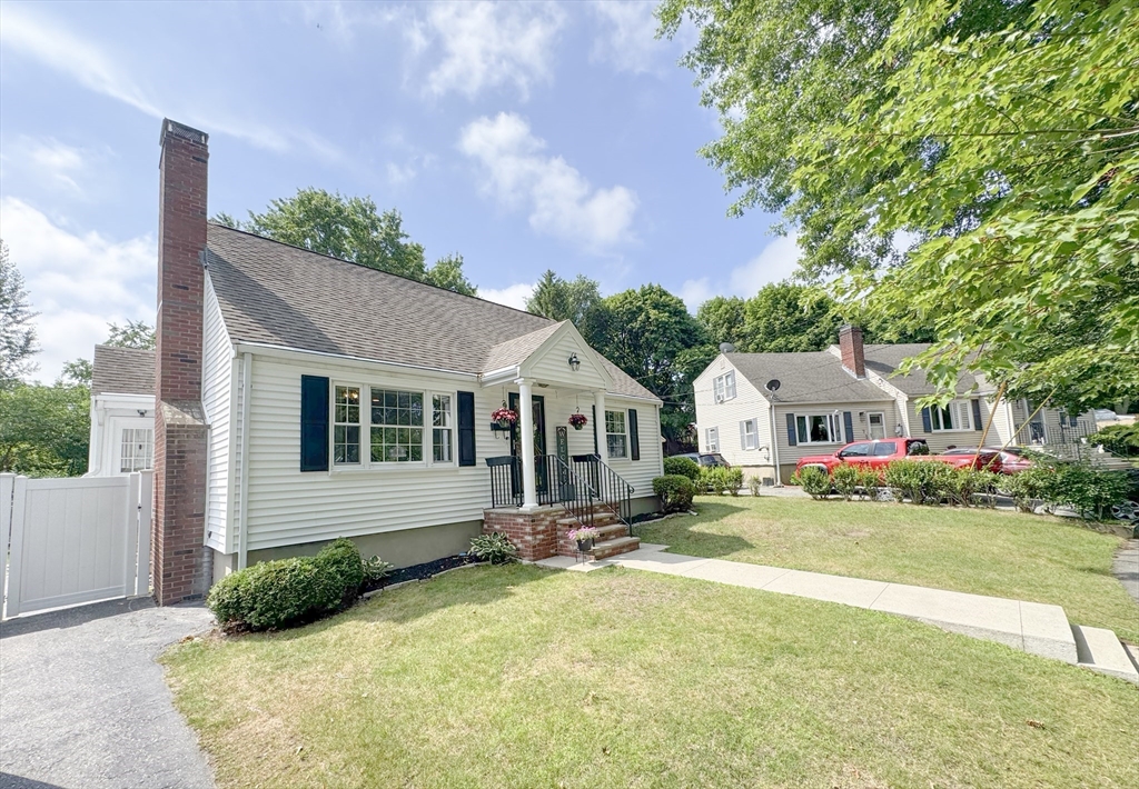 9 Reynolds Road Peabody, MA 01960 - Photo 3 of 40