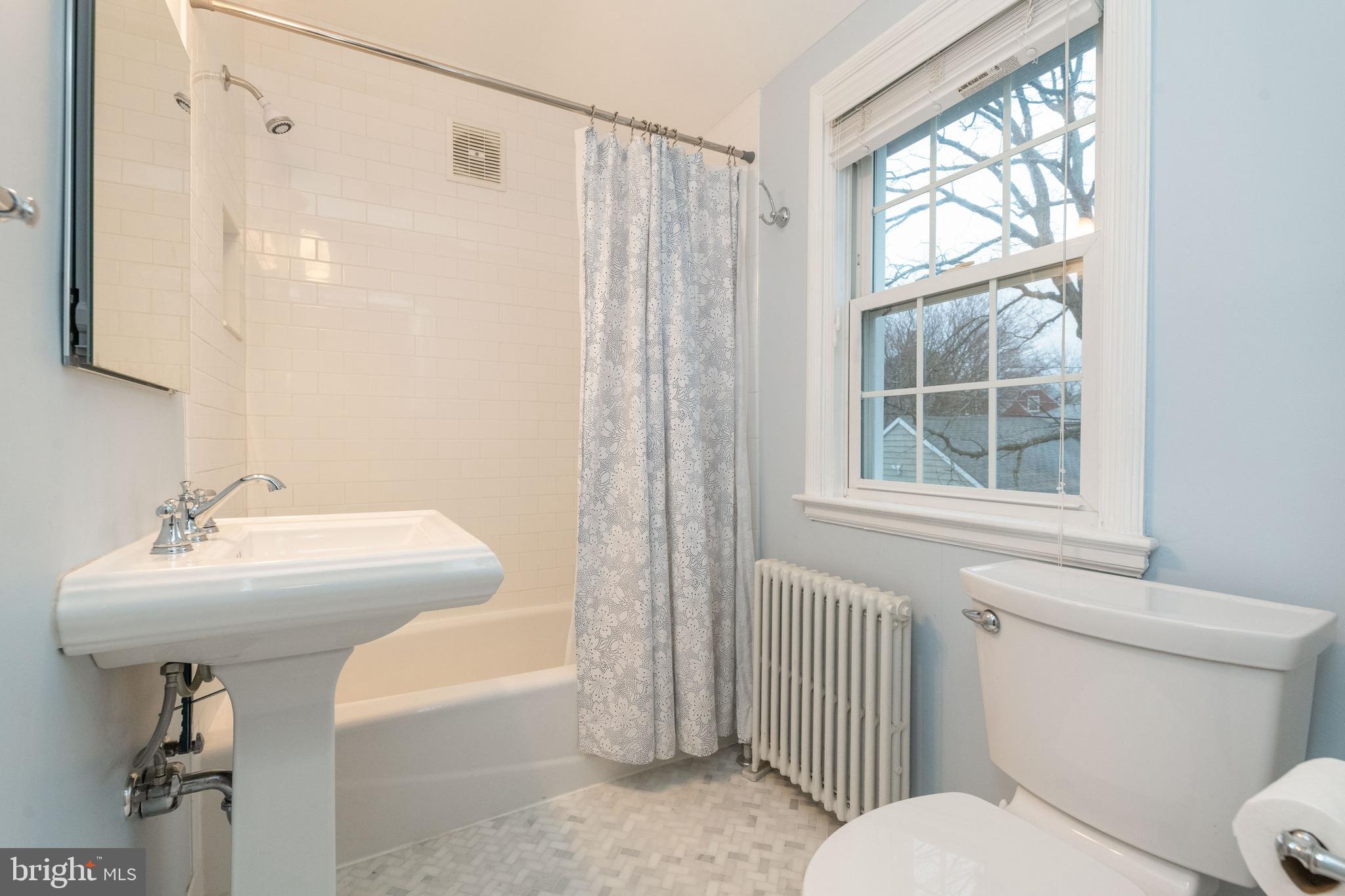112 Greenbrier Road Towson, MD 21286 - Photo 12 of 37 Beautifully renovated bath!